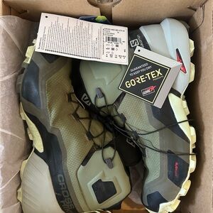 Salomon Cross Hike GTX Shoes - Olive and Black size 7.5